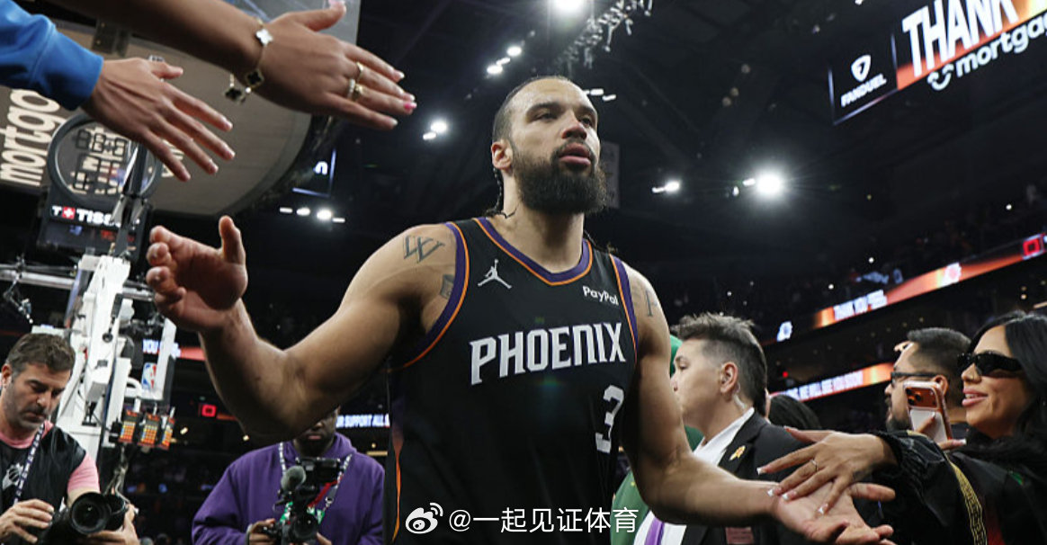 狄龙在一档节目中给出了他心目中的“造犯规高手”前三榜：SGA、东契奇——他觉得东契奇大概排第一——以及特雷-杨。聊到SGA时狄龙说，他在孟菲斯效力期间曾轻松把这位雷霆球星限制在20分以下，“那时候骗犯规还没发展成今天这个样子，我可以更身体对抗地防守他”。
#每日NBA# ​