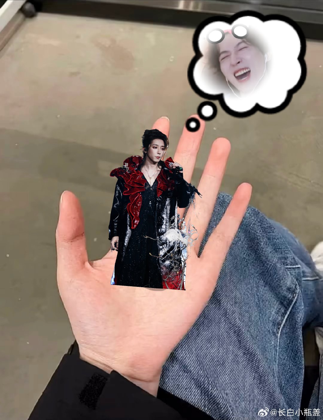 #演员刘畅[超话]#手上有个猫鼬宝宝呀～ ​