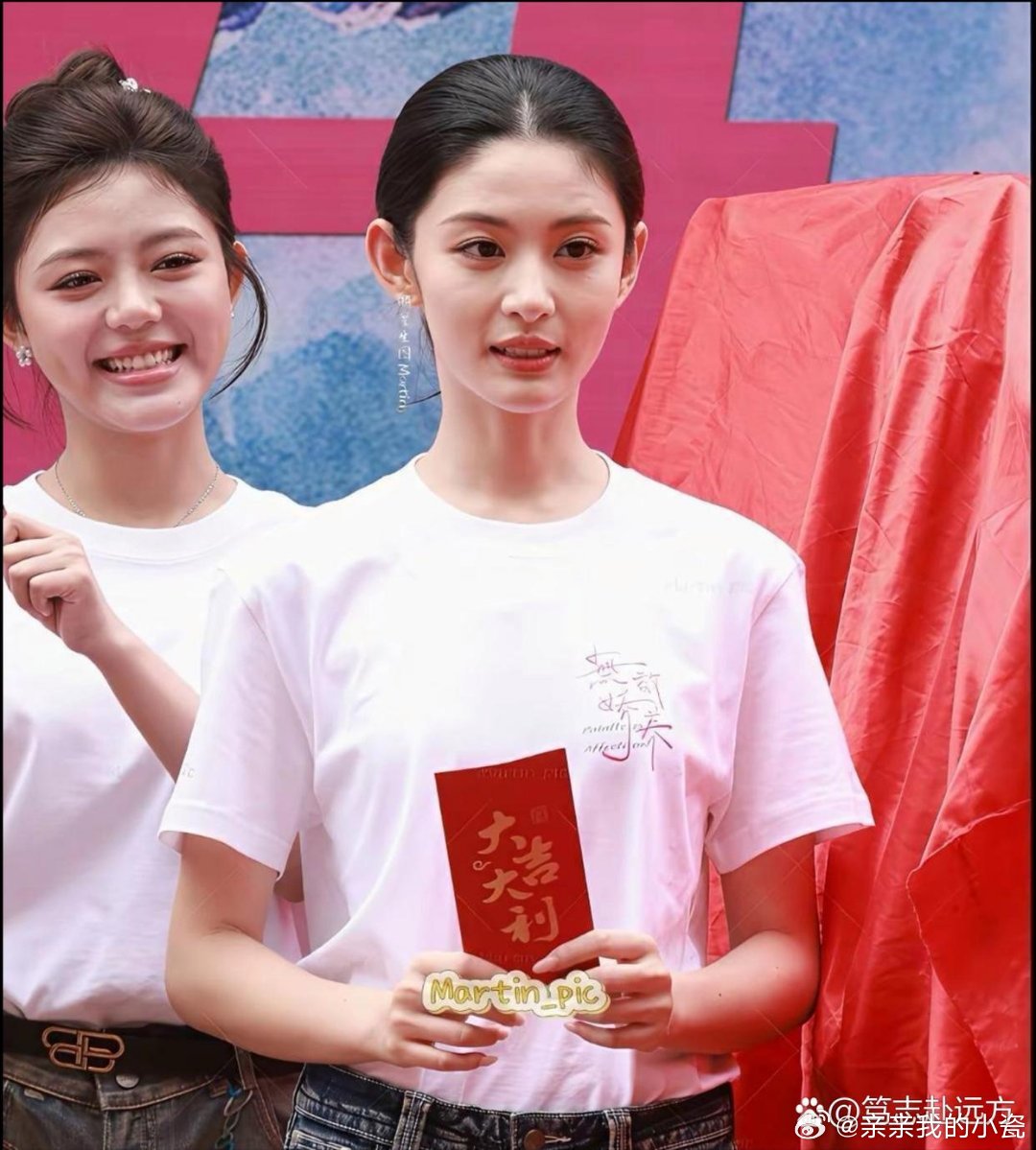 于正确实有两下子，赵晴现在那股子大花味道出来了，辨识度也立住了。于正嘴碎是碎，但捧自己人舍得下本、也真有眼光。听说赵晴两年跑了四部剧，白鹿一走，他手里总得再扶个台面人物，赵晴就是那块料。底子是真的不差，尤其那双眼睛，肯磨戏、稳得住，比一堆流水脸演员能走更远。 ​