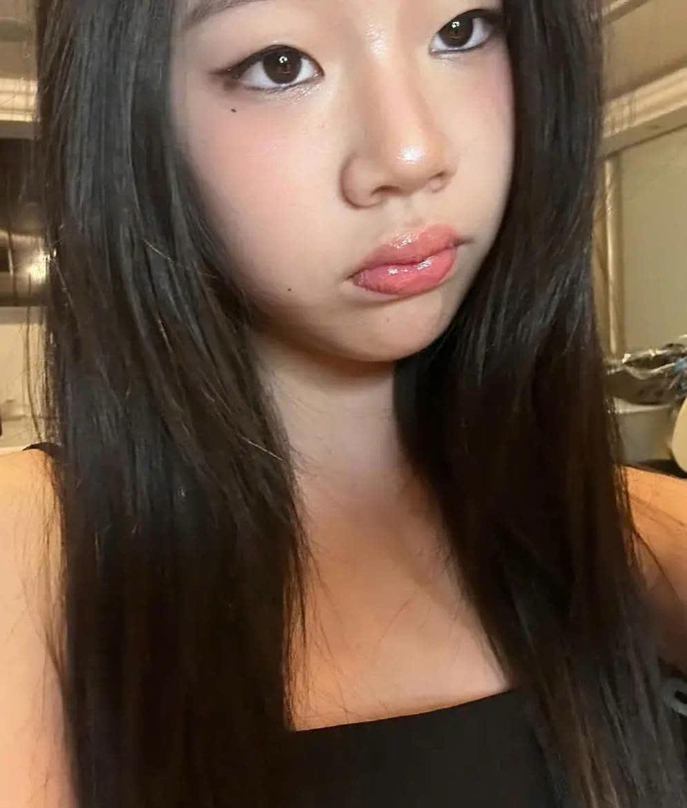 小S三女儿自拍曝光，五官精致到犯规，这颜值谁扛得住 ​