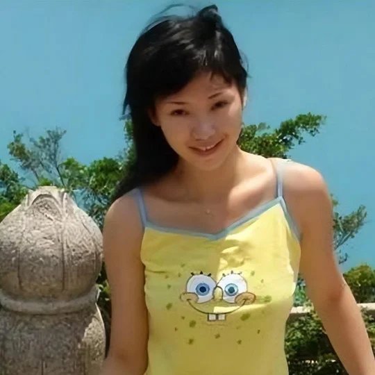 柳岩早期照片再次被翻出，亮点都在衣服上模样青涩让人怀念！ ​