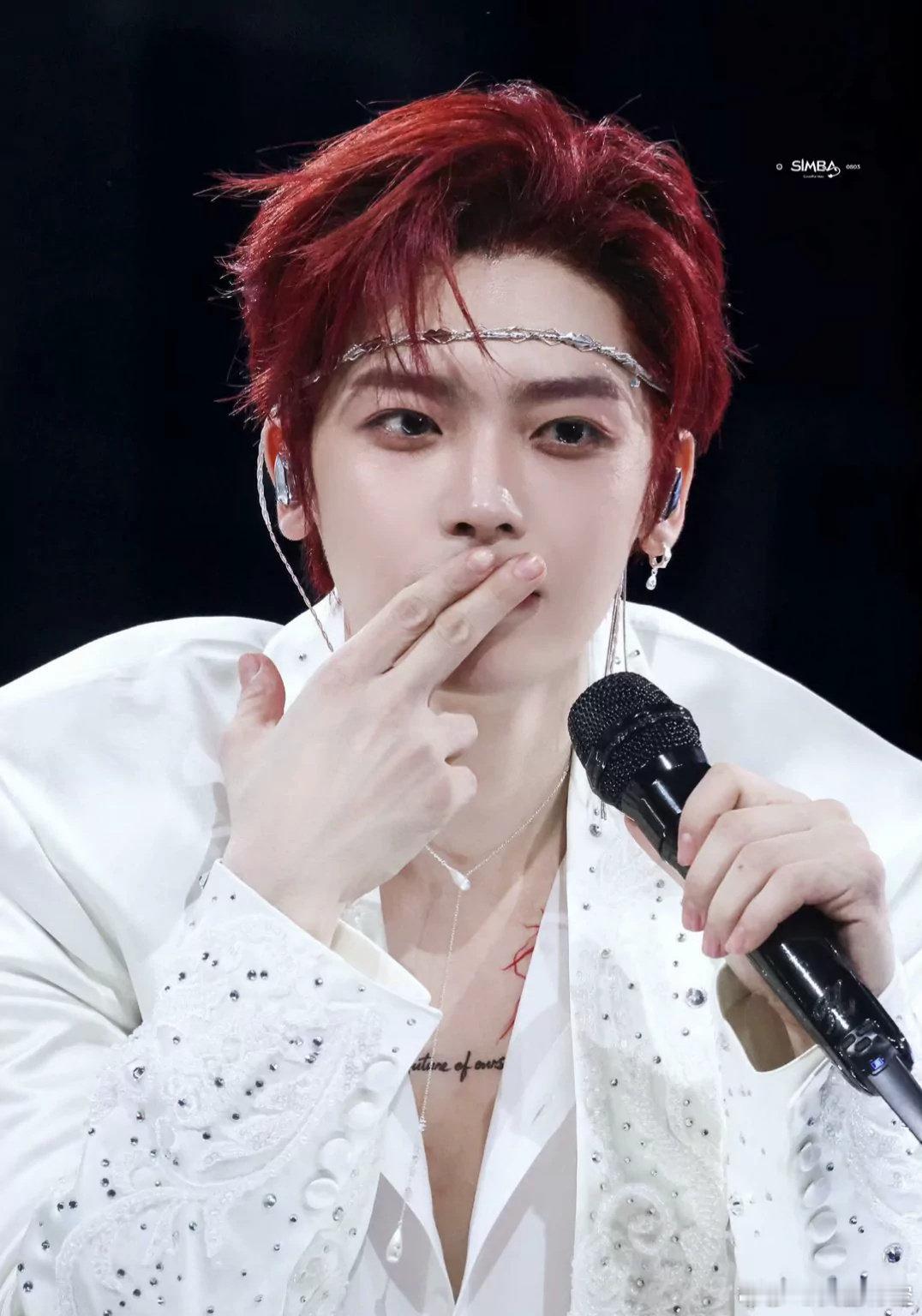 #侯明昊[超话]#  桃妹们想升10级给点经验值呗，爱你们哟[手指比心] ​
