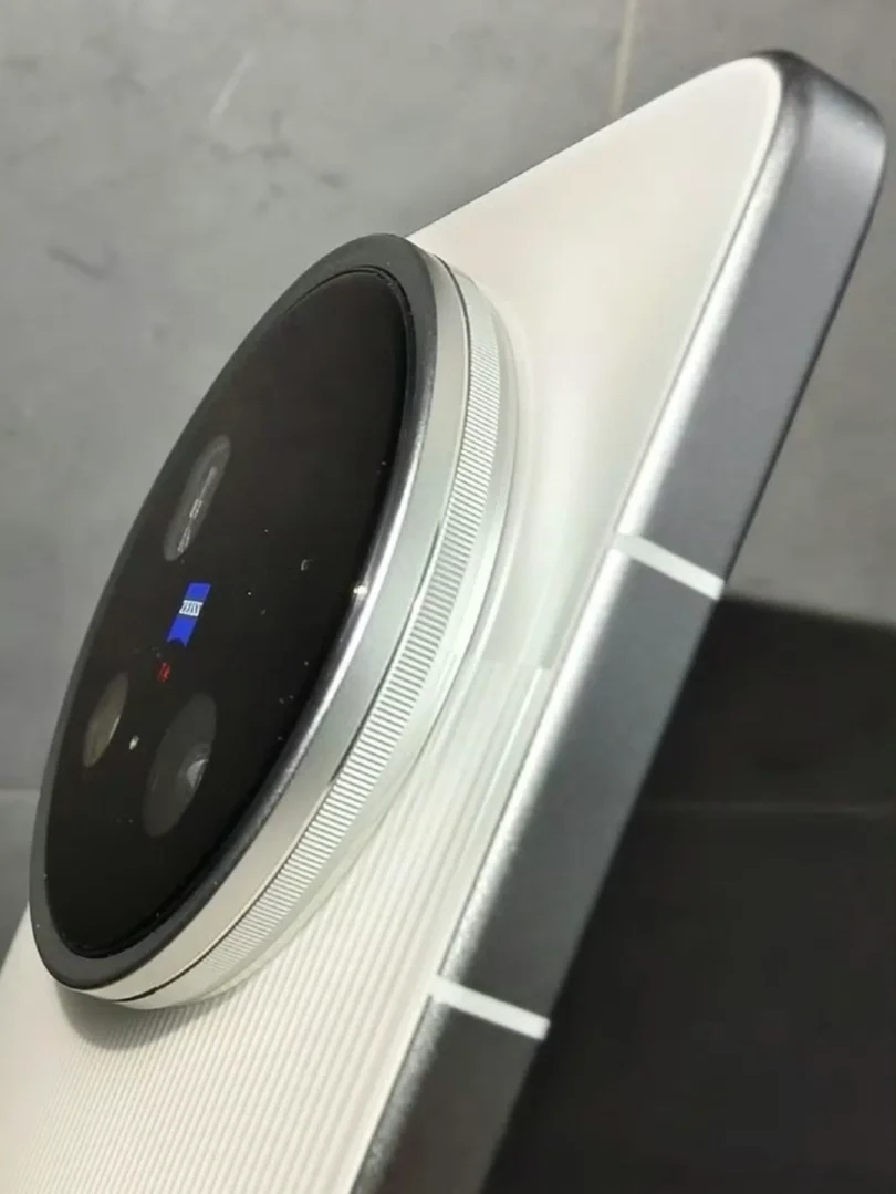 vivo X200 Ultra曝光‼️镜头真的又凸又厚