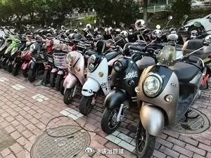 【男子骑电车肇事逃逸致人死亡获刑】由新疆克拉玛依市独山子区人民检察院依法提起公诉的一起电动自行车交通肇事逃逸案，法院于9月3日作出判决，以交通肇事罪判处被告人赵某有期徒刑3年，缓刑3年6个月。目前，该案判决已生效。

1月6日，赵某驾驶电动自行车在独山子区某路段逆向行驶，与正常骑行电动自 ​