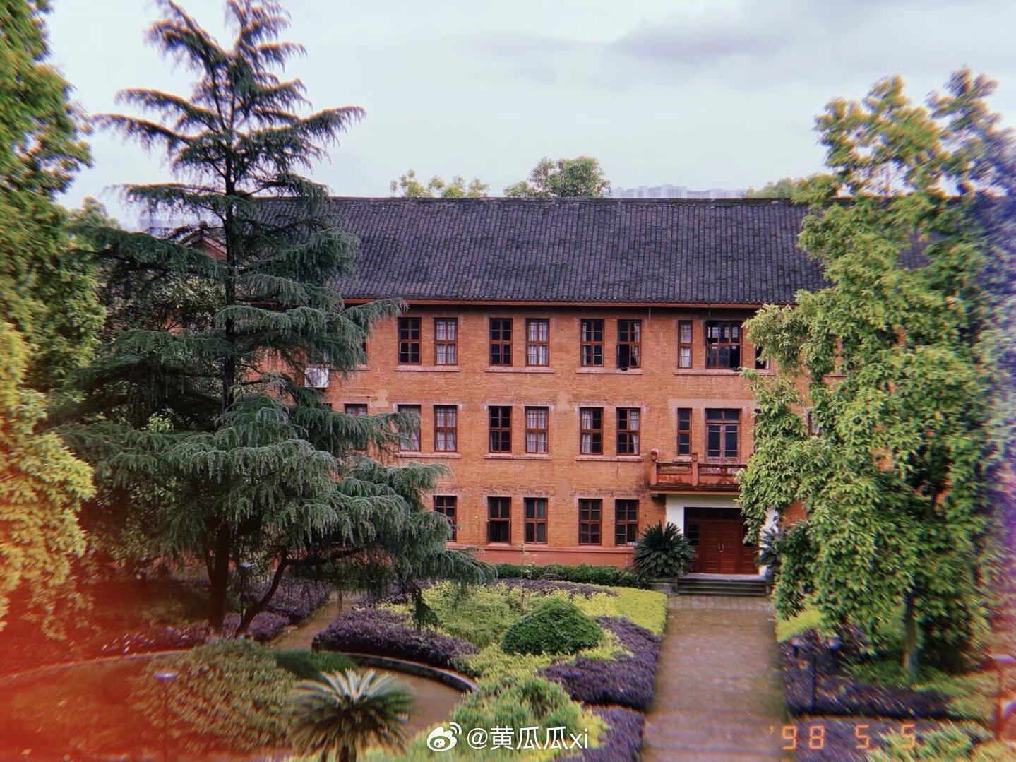 后知后觉，几年前去过的重庆竟然是重器的取景地，和哥哥的重叠[心][心]#重器##黄景瑜[超话]# ​