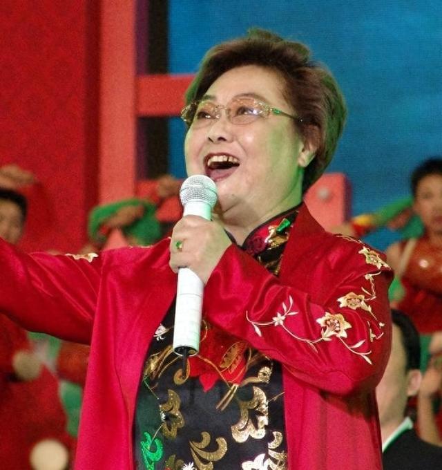 97岁郭兰英刚走，72岁歌后又离世，李雪健现状太揪心