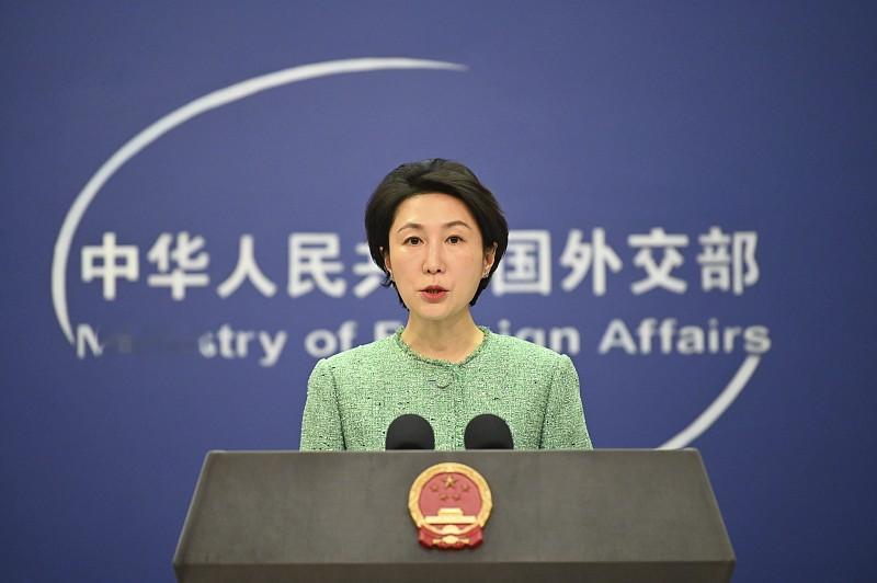 10月12日，外交部发言人在例行记者会上驳斥美国国务院有关中方在台湾岛以东海域活动“不利于地区稳定”的错误言论，严正声明台湾问题是中国内政，不容任何外部干涉。
 
美方此番无端指责，又是典型的霸权双标戏码。仅仅因为中方在自家管辖海域开展常态化合法活动，就随意扣上破坏稳定的帽子，刻意渲染区域紧张氛围，