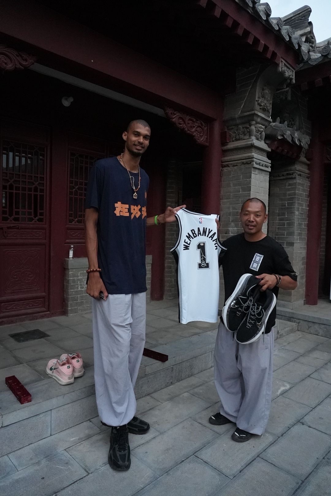 恭喜马刺晋级总决赛，文班亚马当选西决MVP！谁还记得2025年他在少林...