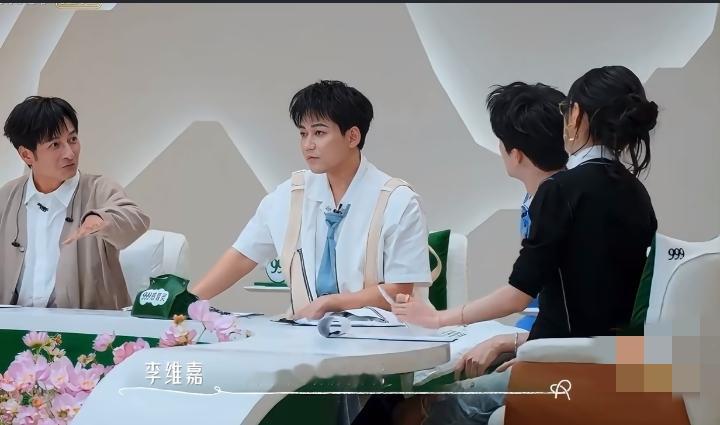 李维嘉问：这个朋友跟我是好朋友，他跟别人玩，你会不开心吗？

黄子弘凡：我会好开心，我会觉得很有成就感，就是我让我的朋友的朋友也成为了很好的朋友，
他们单约然后我知道，我觉得是一件很开心的事。

娱乐圈里的人除了一起合作过，很多都是通过朋友介绍认识的。

有些人认识了新朋友发现彼此很合得来，然后就会