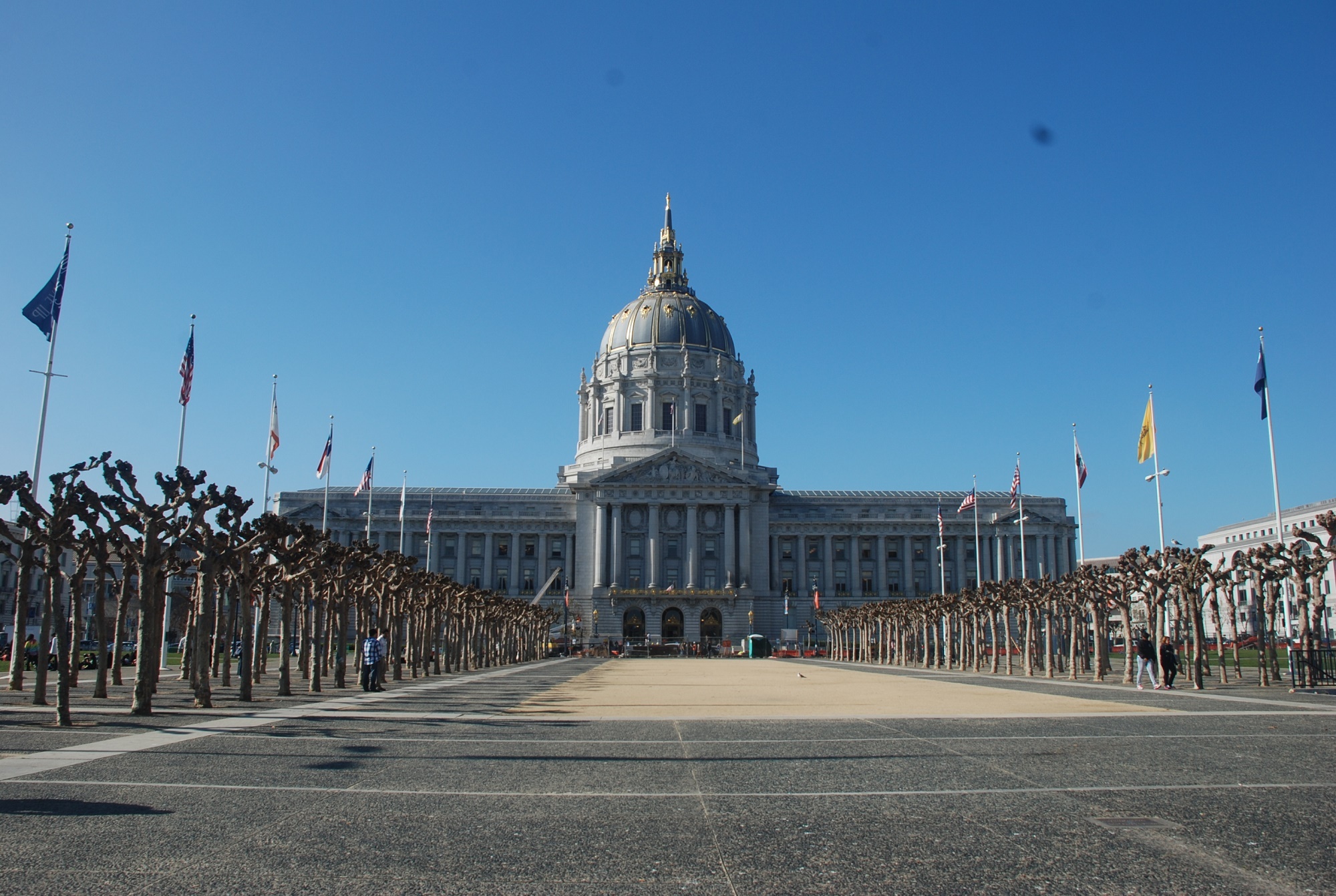 【旧金山投入2100万扩街头大使】在警力持续短缺、街头治理压力不减的背...