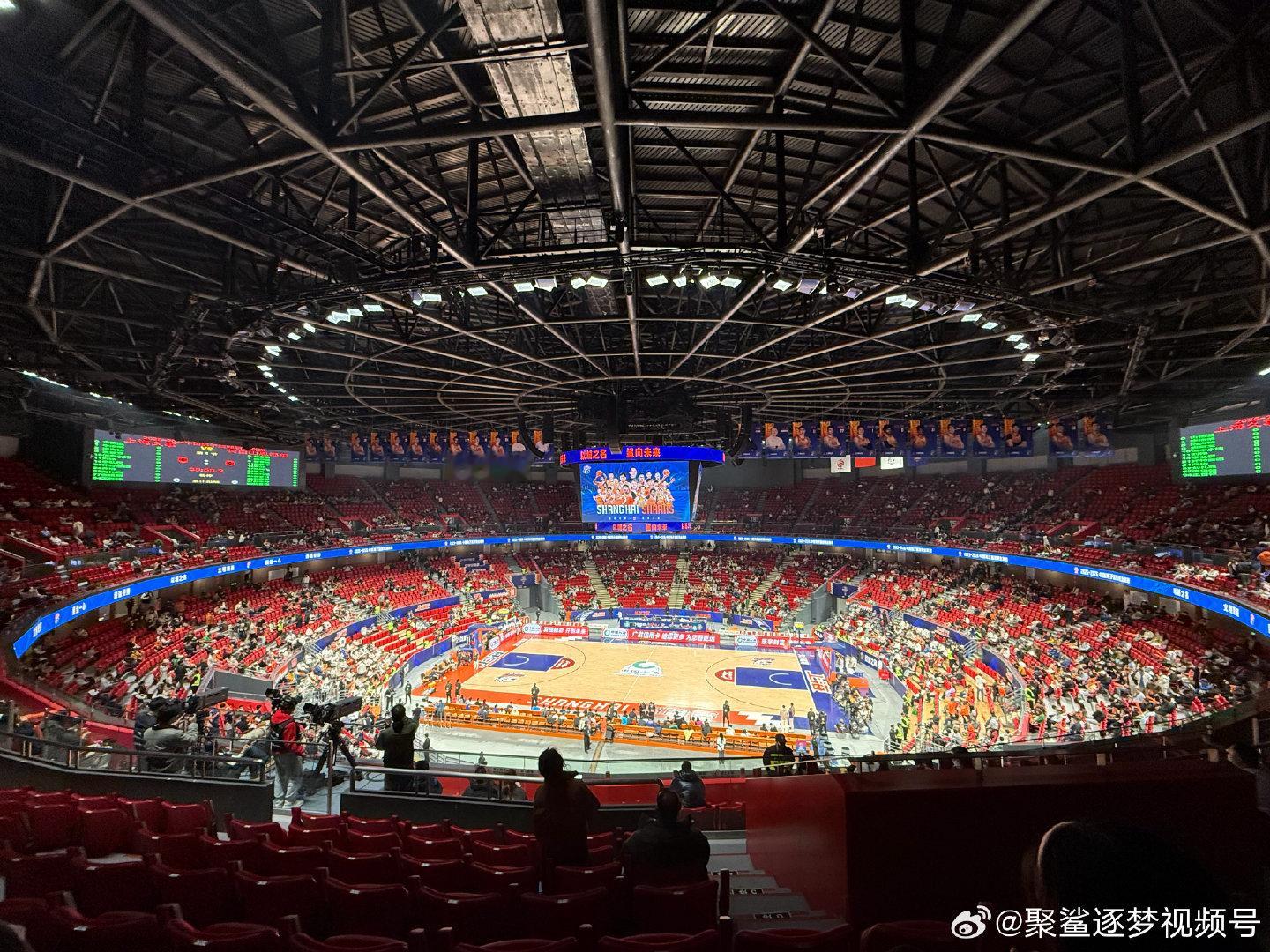 #上海大鲨鱼[超话]# 新赛季上海队第一阶段前八轮对手：
（主）深圳   （客）北控   （客） 山西
（主）福建   （主）广东   （客）浙江
（主）南京   （主）吉林 ​