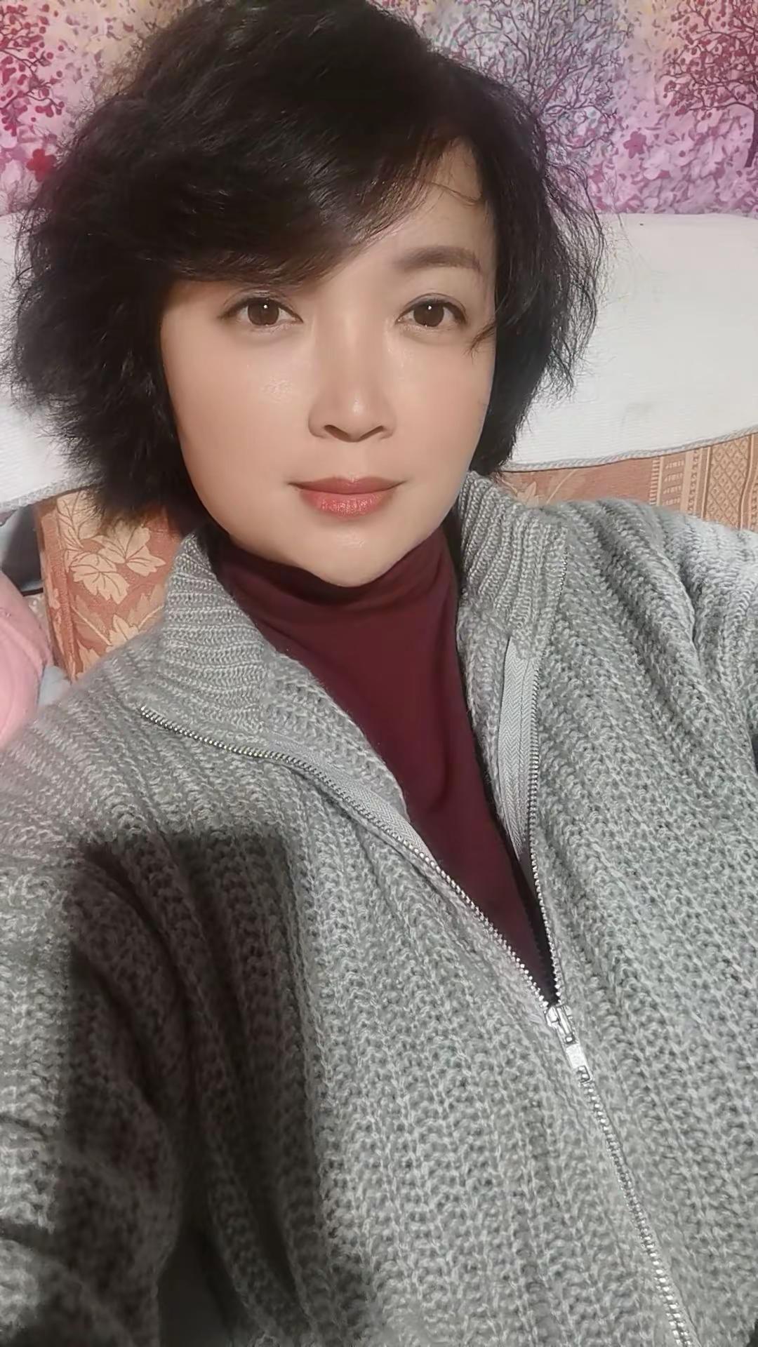 疏远是从沉默开始的，无话可说是关系淡化的起点