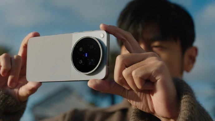 #vivo x500系列# 

x500系列如果真是这价格，我觉得离凉凉不远了[汗][汗][汗] ​