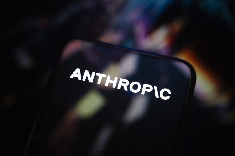 #Anthropic运营亏损超80亿美元##Anthropic称AI或致人类灾难# 【Anthropic据报在IPO文件中警示 AI可能带来“灾难性”风险】财联社9月29日电，人工智能公司Anthropic在准备IPO之际，在其招股说明书中警告，其技术可能给人类带来“灾难性或生存性风险”。文件的相当一部分篇幅聚焦于AI可能造成的危害，包 ​