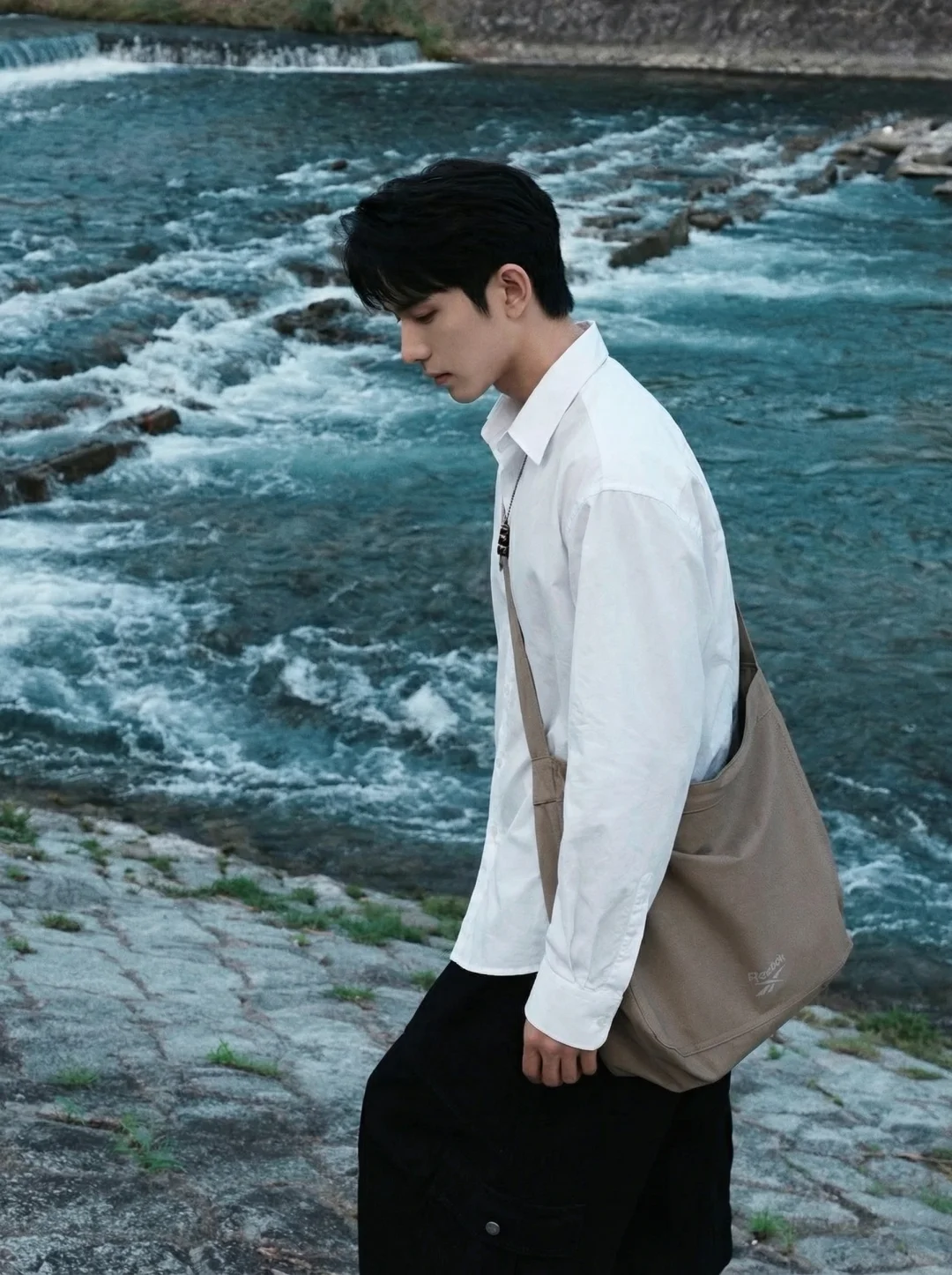 男友感穿搭｜白衬衫不费力高智感少年风