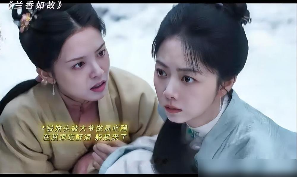 原著作者亲自下场开撕，谭松韵新剧《兰香如故》把重生设定删了个干净。
央视八套首播，酷云平均1.04，峰值蹭到1.37。原著粉骂魔改，观众嫌节奏慢，憋屈。
越骂越离谱，收视越猛。开播几天平均爬到1.22，峰值1.71，同时段第一。
删了重生金手指，反而露出古代底层女人的真日子，憋屈，无力，还得熬