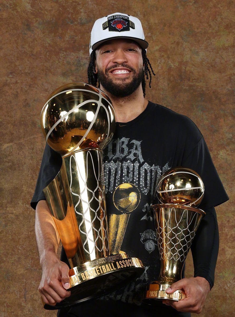 #NBA酷图# 今天是尼克斯球星杰伦-布伦森的30岁生日，让我们祝他和今天过生日的球迷朋友们生日快乐！#NBA[超话]# ​