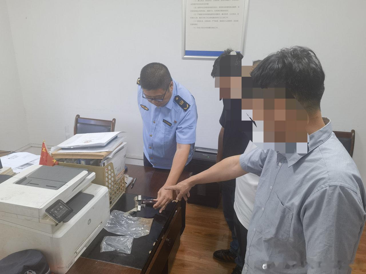 7月3日，北仑区综合行政执法局通报一起非法狩猎案。三名男子为消遣取乐...