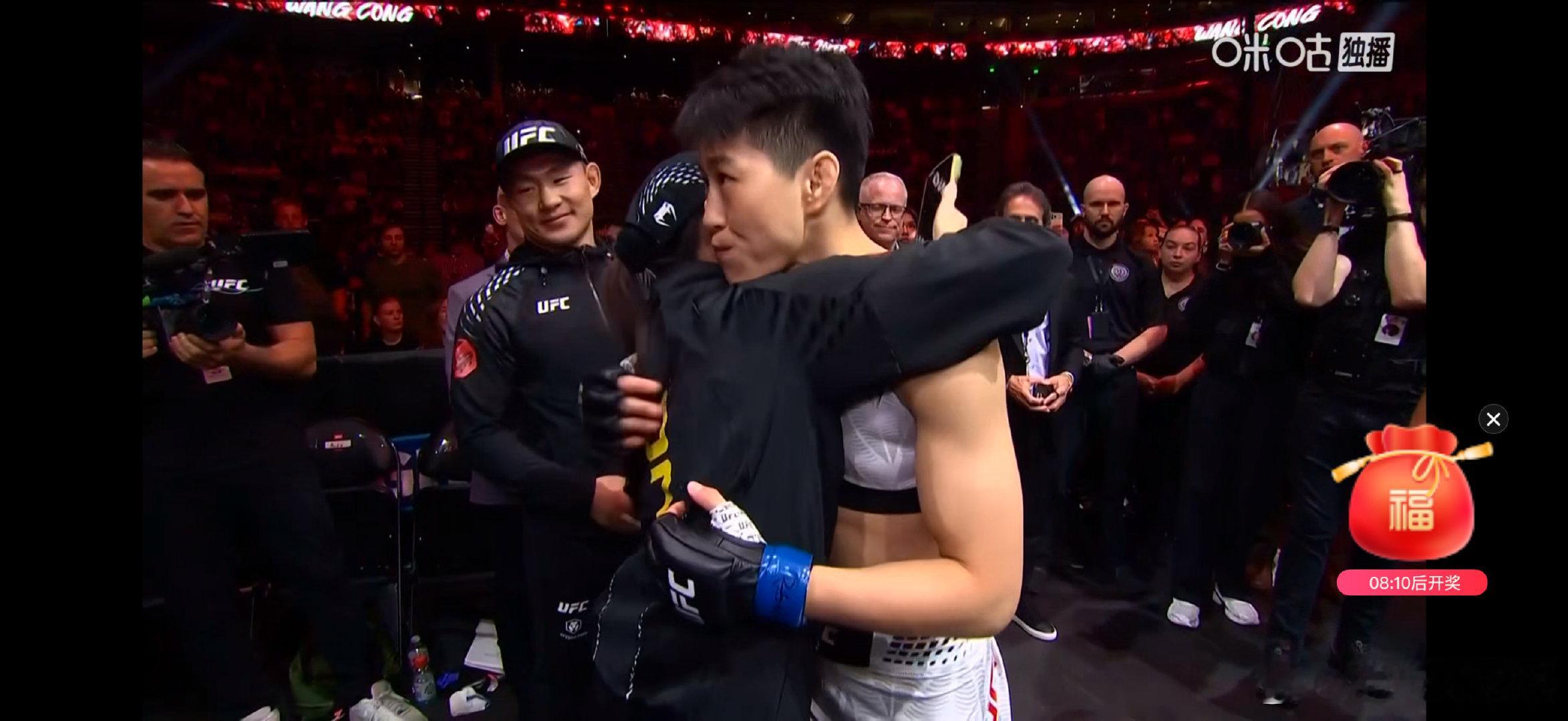 #UFC[超话]#  席尔瓦又一场风筝比赛，只打两回合跑跳三回合，ufc最恶心的选手了[无聊] 备战17天打成这样非常棒！积累了打五回合的经验，临场战术执行到位，再丰富下武器库腰带会拿到的 ​