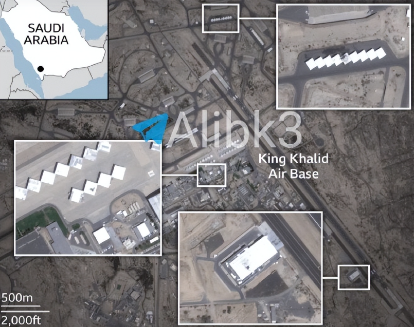 胡塞导弹精确点穴，沙特机库被命中，爱国者打光了只能干瞪眼。卫星照片显示多枚导弹准确命中机库。这个基地离也门很近，是沙特空袭也门的主力出发地，常驻有台风和F-15SA战斗机中队。胡塞打这里，就是想削弱沙特空袭能力，把战机逼退到更远的基地去。
最让人意外的是精度。从胡塞控制区打到这个基地，导弹要飞几百公