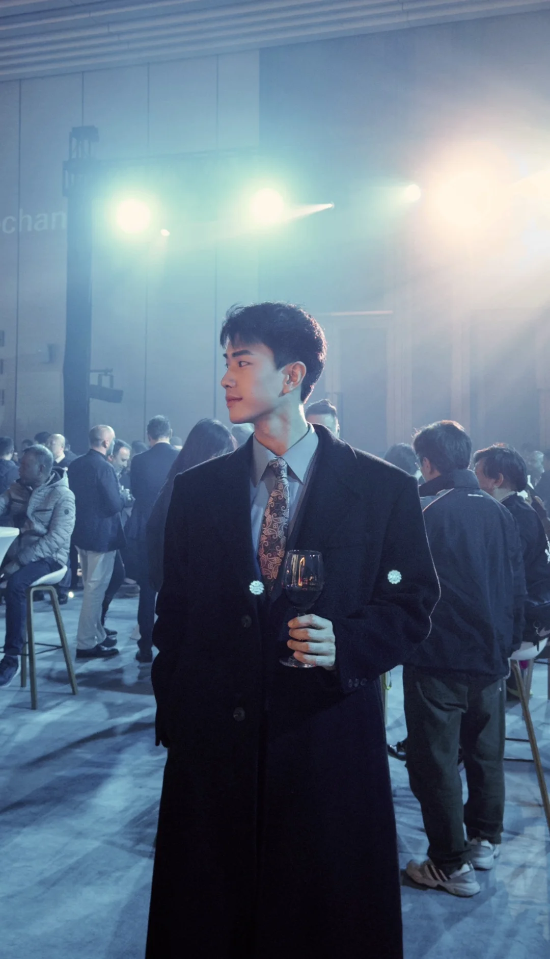 今天来谈一个多少亿的生意呢