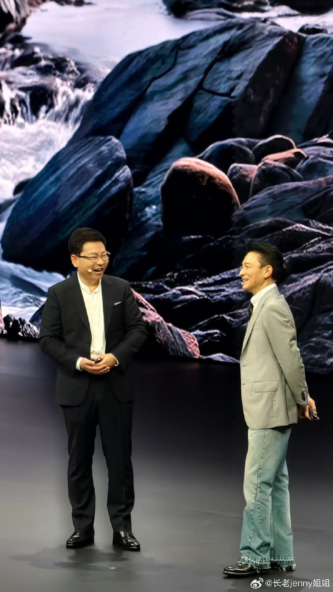 #刘德华[超话]##非凡大师# HUAWEI Mate XT 2 及全场景新品发布会[手指比心][手指比心][手指比心]  ​