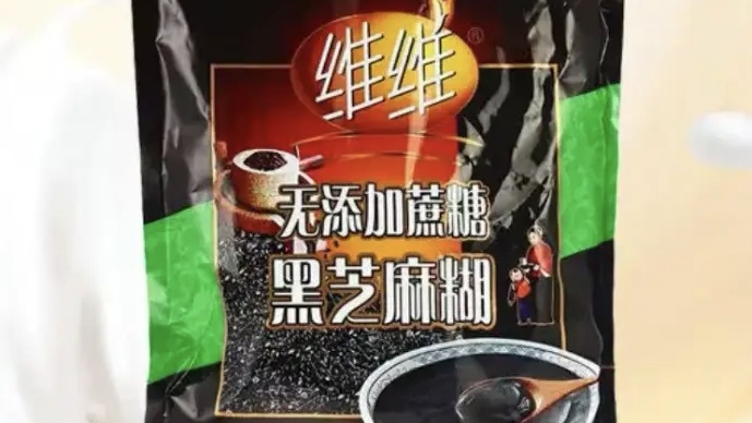 黑芝麻糊出事了
霉菌超标27倍

前两天，上海市场监管局发了个抽检通告，查了一千八百多批食品，里头有七批不合格。
最扎眼的，就是维维的黑芝麻糊。这个维维，就是那个“维维豆奶，欢乐开怀”的维维。检测结果，它的黑芝麻糊霉菌超标27倍。
这次“中招”的，是它家“无添加蔗糖黑芝麻糊”，厂家是维维华山核桃产业