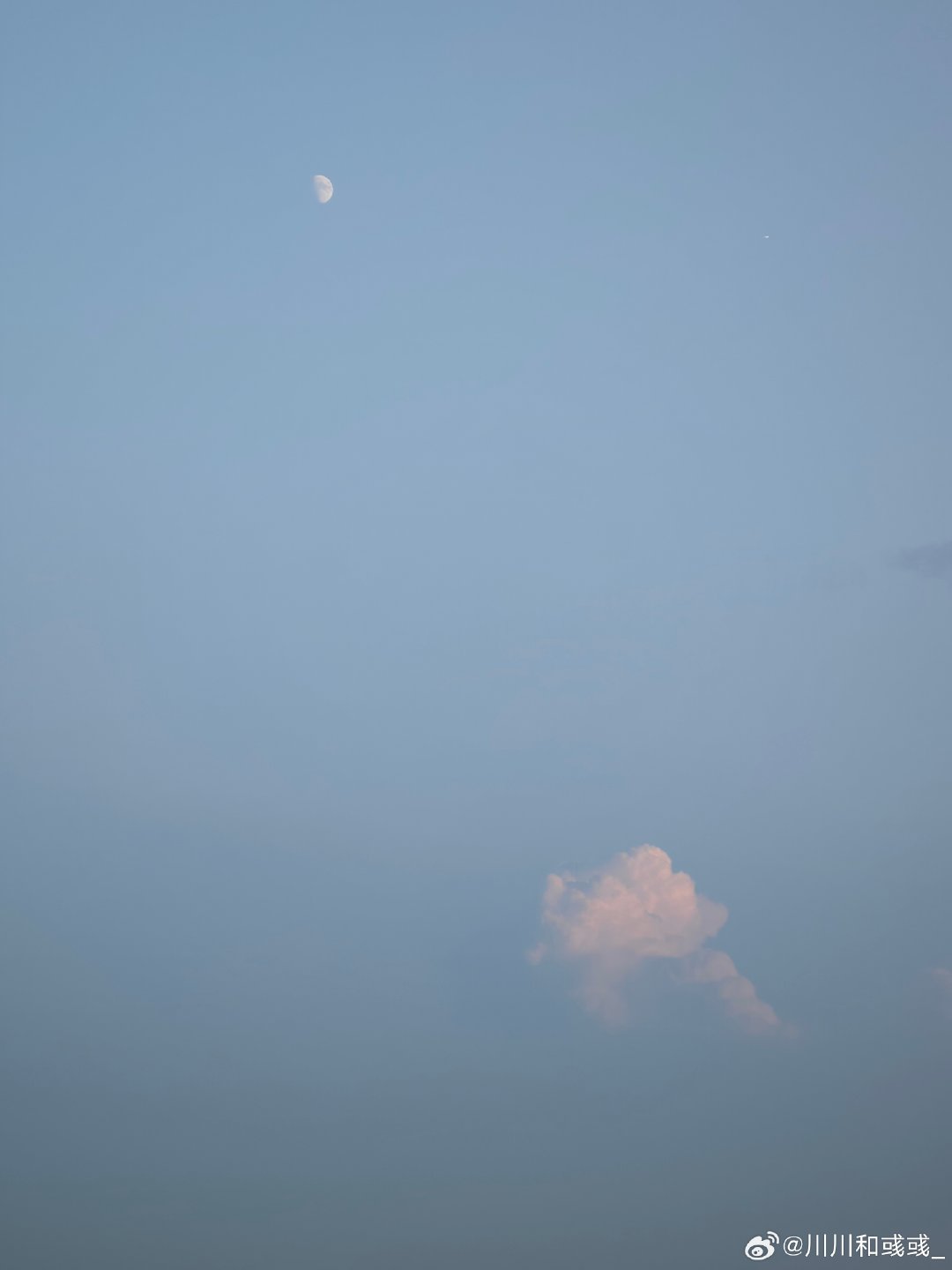 飞机飞过天空～
话说小米18 Fold已定，请大家放心[馋嘴] ​