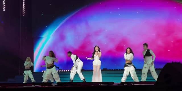 #袁娅维TOP师徒重逢#当年袁娅维在舞台上指点TOP少年们追逐音乐梦想，如今第七届TMEA盛典意外同台重逢。跨越赛程的师徒缘分在线续上，乐坛相逢格外有意义，期待各自献上精彩舞台🎤 ​​​