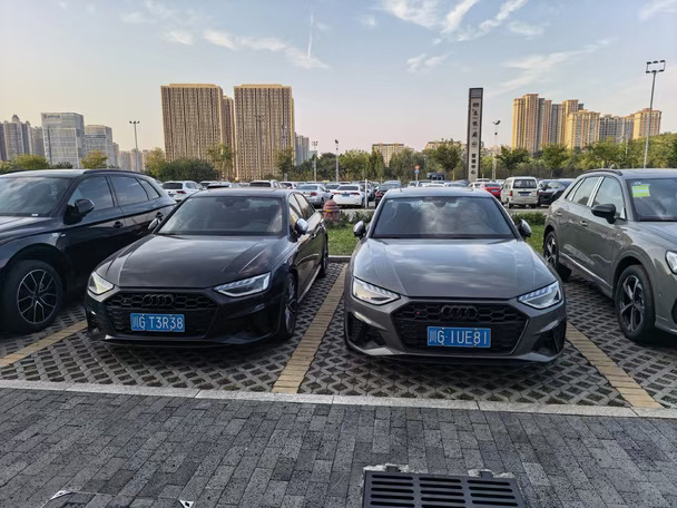 2台S4交车，20多万买24年的奥迪S4，店内还有同款，颜色齐全，想买个性能车的想可以问问看要明细#奥迪 #二手车#性能车