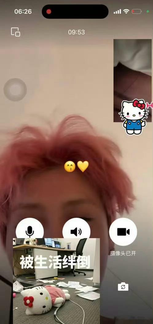 关晓彤锤点全串上了！司晓迪晒和鹿晗视频截图，红发正是24年醉酒事件同款...