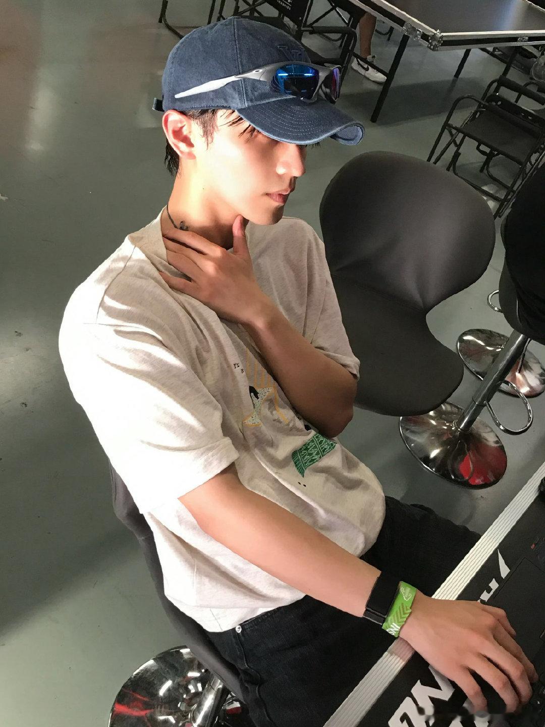陈鑫海田曦薇你俩什么时候演一部让我饱饱眼福？[流鼻血] ​