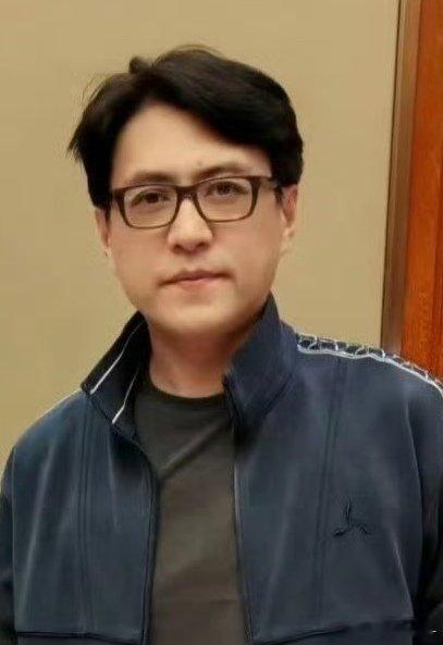#靳东[超话]# 
信手拈来的从容，都是厚积薄发的沉淀。 ​