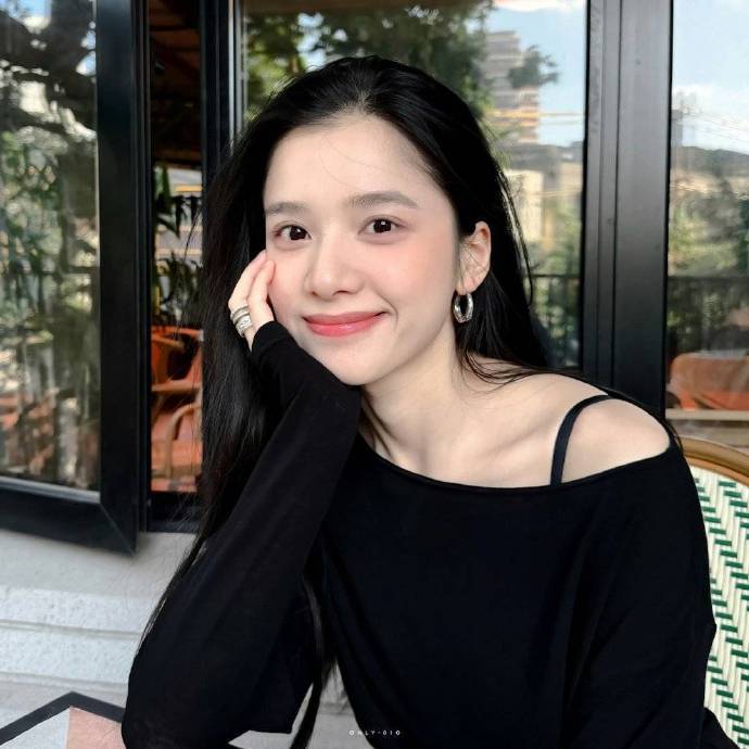 张婧仪 ​