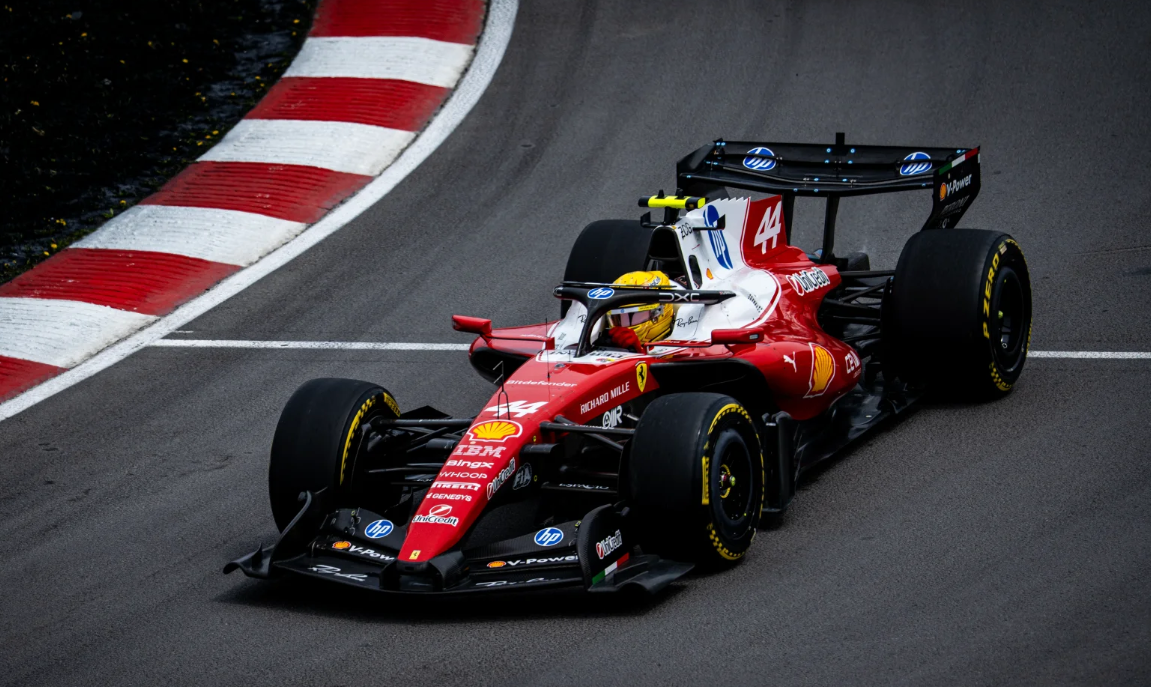 2026 F1-意大利站：法拉利，ADUO-2 引擎 + 红色情怀
法拉利选在蒙扎拿出本赛季第二版、也是最重要一版动力单元升级——ADUO-2 引擎。涡轮机重新设计，预计带来约 15 匹马力提升，单圈收益约 0.2 秒，是奥地利站那次升级的两倍。汉密尔顿自己承认，法拉利此前在直道节奏和动力上&
