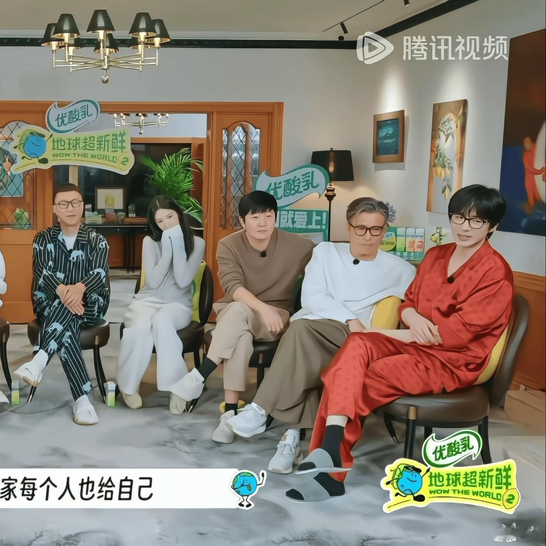  | 摩登兄弟 有只小萌兔坐在边边上晃脚脚怎么也这么可爱 我想平凡的...