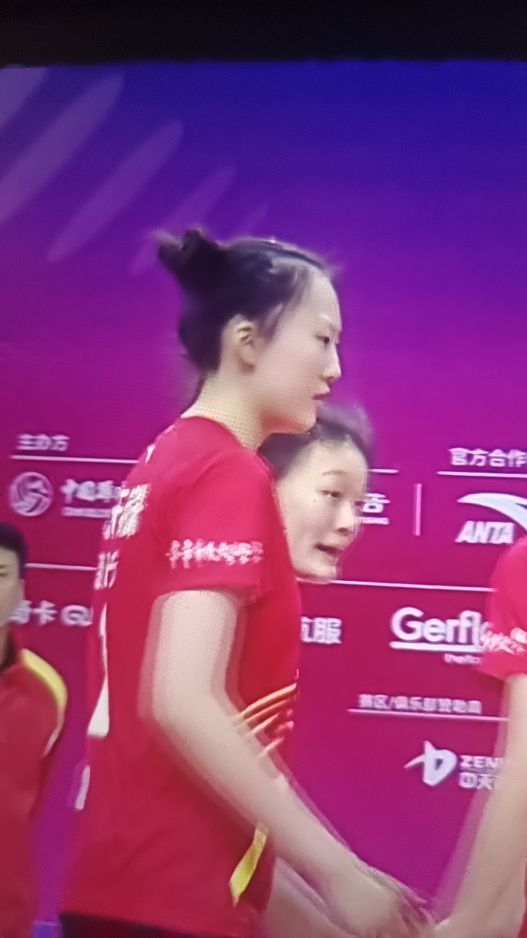 2026女排亚锦赛，中国女排2:3输给了泰国，获得亚军，值得深思熟虑，虽说胜败乃兵家常事，但女排在亚洲的地位，还是有目共睹，加油吧！新旧交接是得有一个磨合过程。但愿女排拼搏精神永远不可松懈！