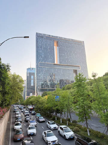 语東^28453\著名的高德置地广场