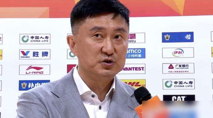 杜锋的广东队，伤兵满营，却悄悄爬到了联赛前三。 看看这份名单：杜润旺...