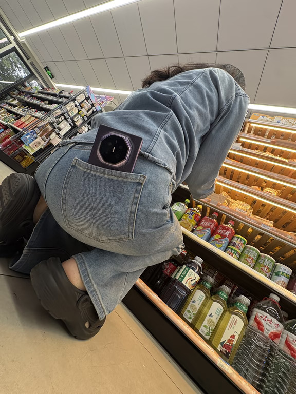 朋友买了说她抢到了一个手机。这是什么手机？#华为MateXT2#华为新形态三折叠预订秒空#鸿蒙操作系统  #HarmonyOS