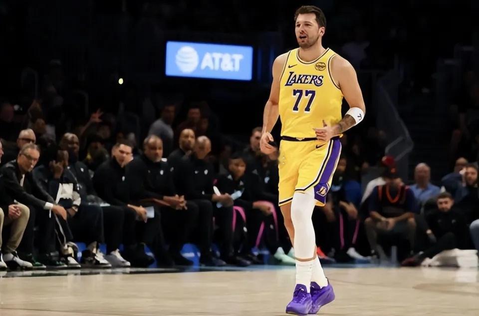 前NBA球星乔·约翰逊（Joe Johnson）以及知名主持人香农·夏...