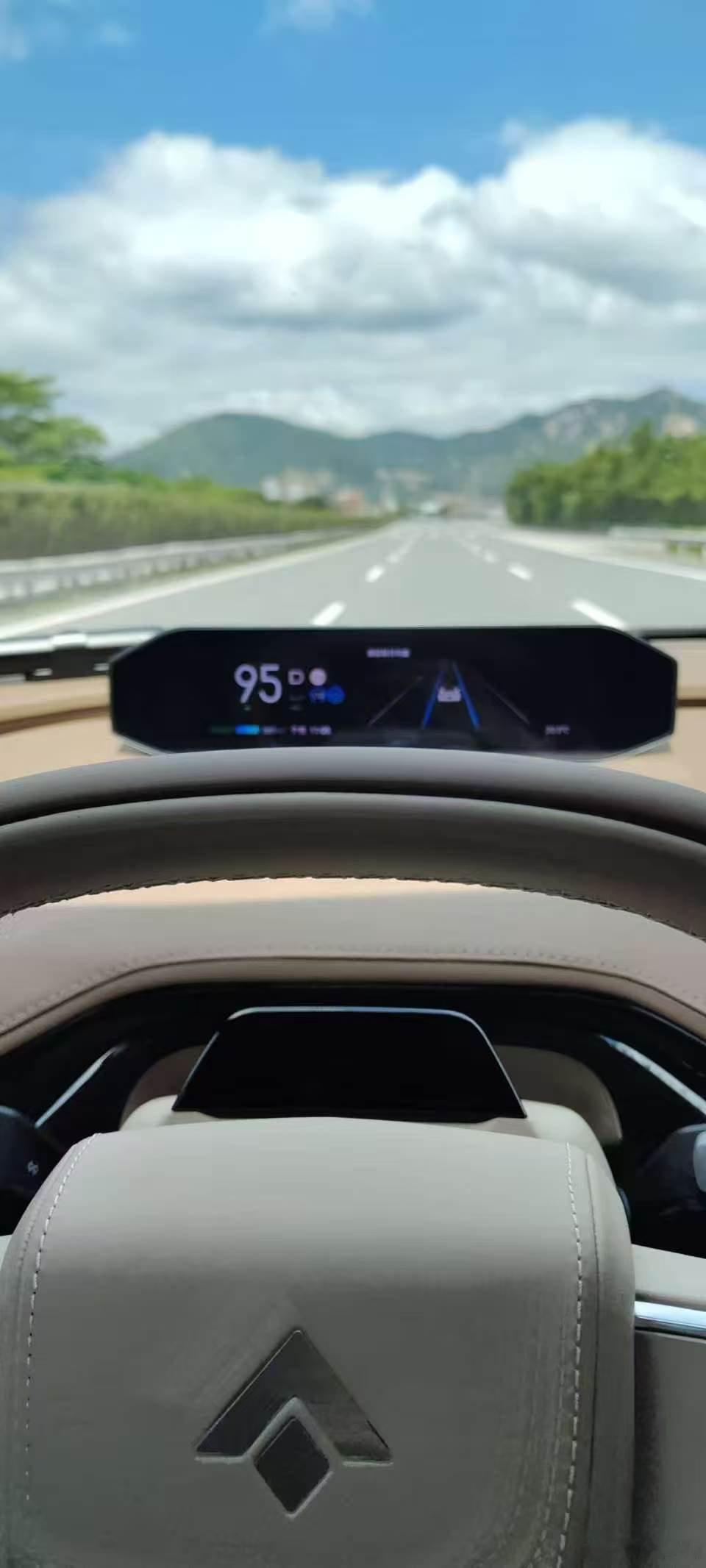 家里有孩子，选车最看重空间和内饰。我的昊铂HT真的很能装，孩子的书包、玩具、露营装备全部轻松收纳。内饰质感舒适高级，座椅宽大柔软。不管是日常接送兴趣班，还是周末全家短途出游，宽裕的车内环境，让每一趟亲子出行都惬意又舒心。#好友玩昊车##广汽昊铂##昊铂开学出行季# ​