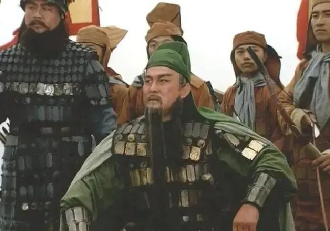 关羽字云长，河东解县人，早年跟着刘备在涿郡聚集队伍，参与了不少战事。他守过下邳，被曹操俘虏后又回到刘备身边。在白马之战中斩杀颜良，立下功劳。刘备占据荆州部分地区后，关羽负责镇守。建安二十四年他进攻樊城，趁汉水上涨淹了曹军，于禁投降，庞德被杀，他的名声传得很远。
 
天快亮的时候，城头只剩下几十个人影