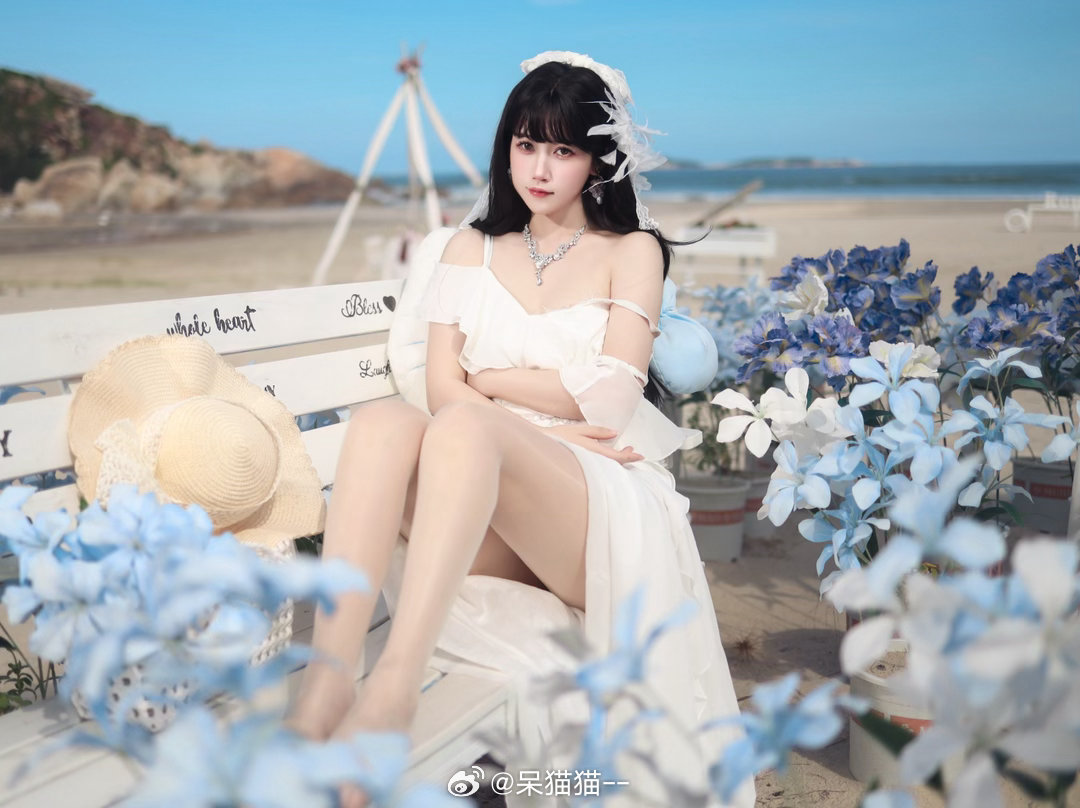 coser不呆猫[超话] 祝宝宝们七夕快乐呀     今晚十一点dy直播     灰鸡送这一套哦 ​​​