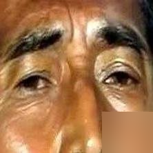 66岁的齐秦要在云顶开唱了，票价最高1099令吉，折合人民币快1800。有人翻出他前阵子演出的视频，高音劈了，气息断了，一到副歌就把话筒怼向观众，让全场替他唱。牙也掉了，自己解释是嚼槟榔嚼的，不是癌。可演出场次一点没减，从大马到北美，排得密密麻麻。你说他缺钱吗，唱了四十年的《狼》，如今嗓子哑了还要出