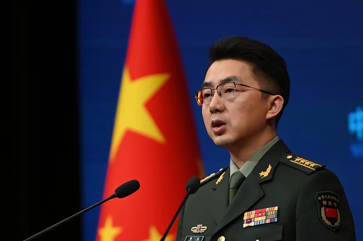 国防部正式宣布，
中国空军将再次派多型军机参加埃及航展！

9月6日，国防部发布消息：应埃及军队邀请，中国空军将派战斗机、预警机、加油机、直升机等多型军机，参加9月8日至10日在阿拉曼国际机场举行的第二届埃及航展。这是中方第二次派军机参展。

消息不长，分量不轻。战机编队飞进非洲，飞的是航程，亮的是
