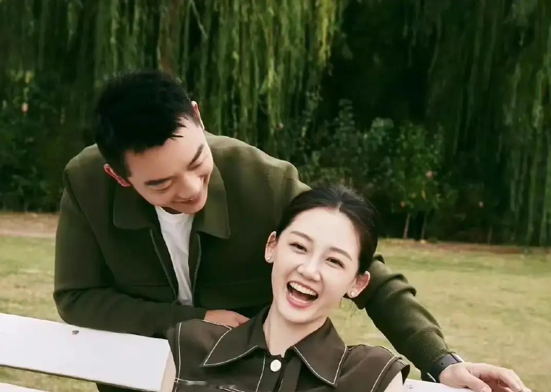 郑恺玩心了十几年，结婚后回家带娃种地了。

当年全网没看好这段婚姻。有人说郑恺“玩够了找个老实人结婚”，有人赌“不出三年肯定离婚”。他跟程晓玥上综艺秀恩爱，全网催婚，最后分了。分手那天，热搜挂了整整一天。众人说他扎在ins网红堆里，这辈子收不了心。

结果2020年5月21日，他直接晒结婚证，对象是