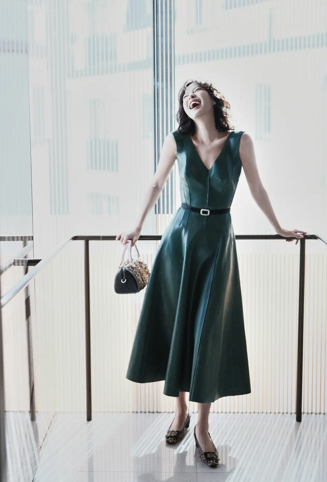 Roger Vivier脸都笑烂了吧. . .