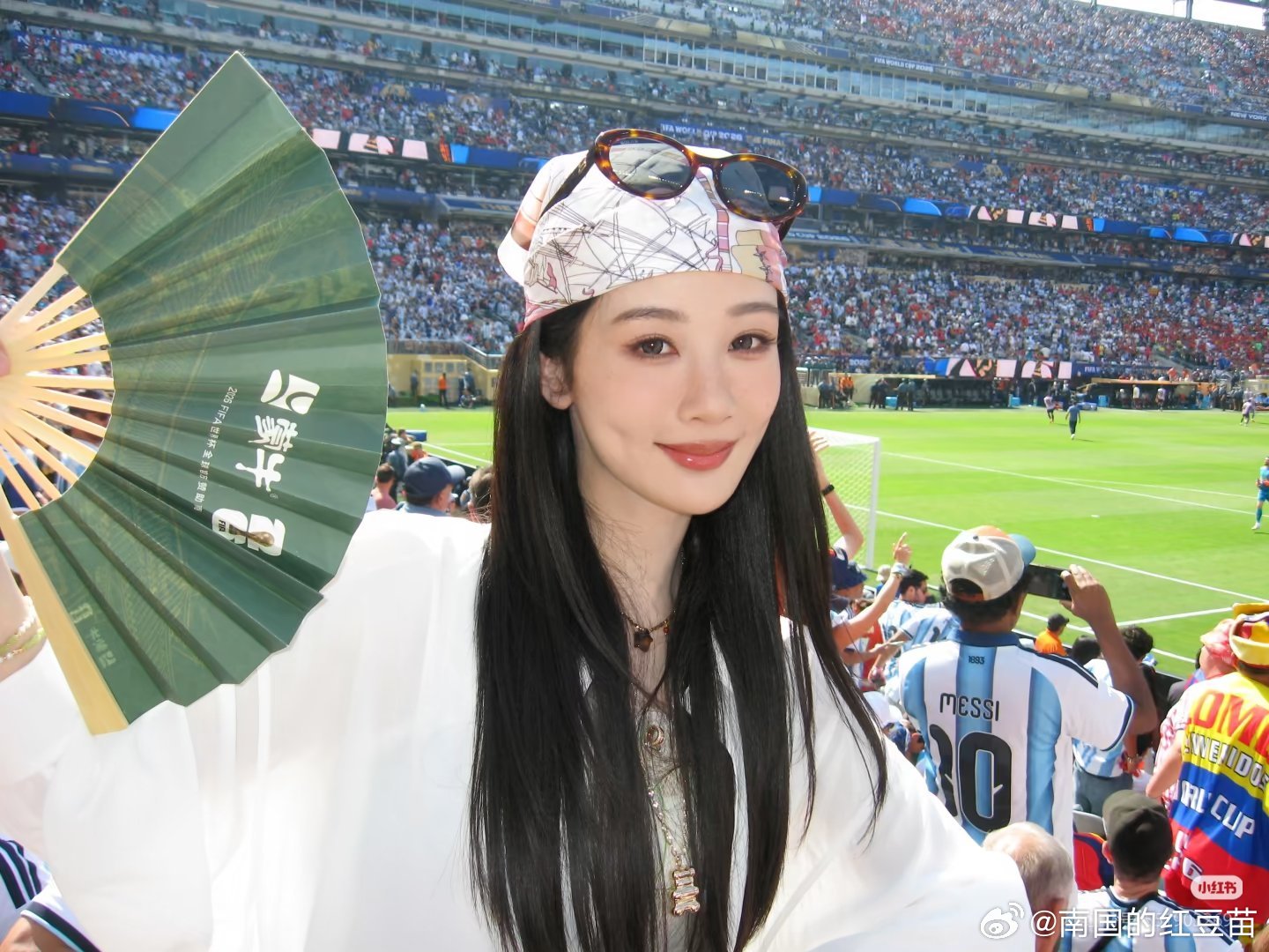 #杨紫[超话]##杨紫董竹君##杨紫玉兰花开君再来# 小时候的家有儿女的小雪长成明艳大美女啦！视后杨紫！#杨紫# ​