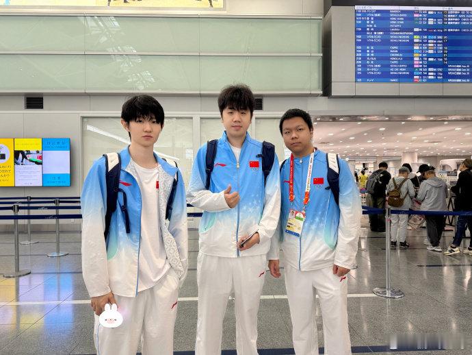 #王者亚运健儿回国##一诺大帅回国#
名古屋的赛场故事告一段落，王者亚运健儿荣耀回国。一诺大帅卸下亚运战袍，怀揣这份经历，准备迎接新的挑战。 ​